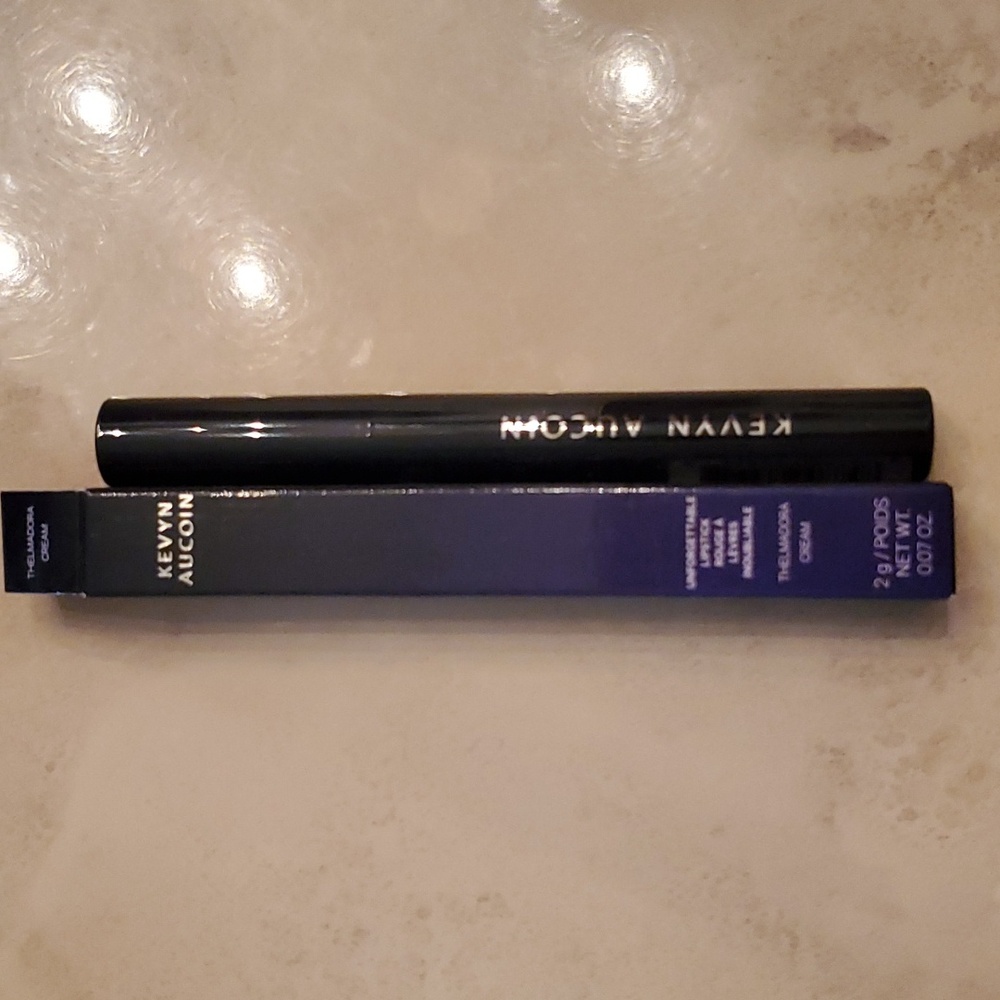 Lipstick - Picture 4 of 4